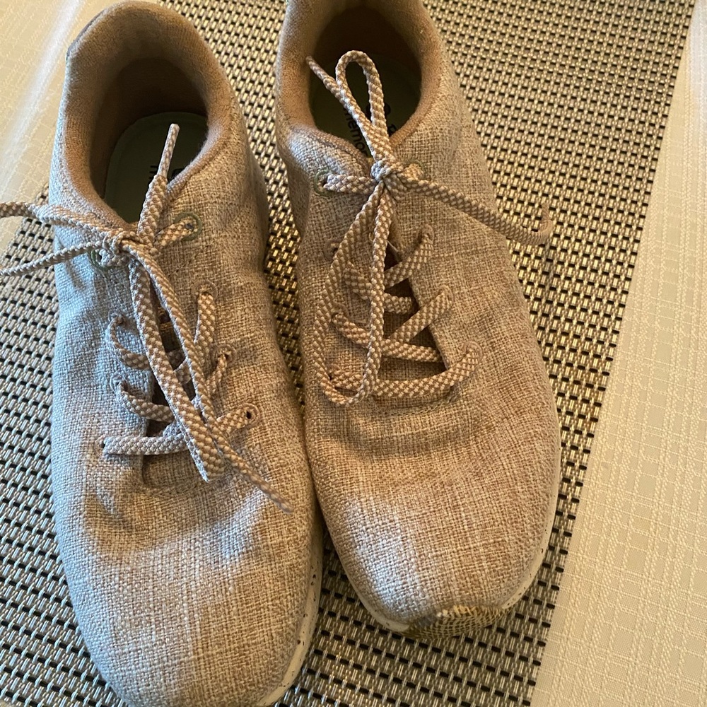 Bob’s from Skechers size 9.5 memory foam sneakers.  Beige textured.  EUC.